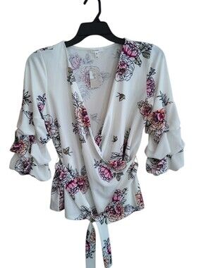 NWT Maurices Floral Wrap V-Neck Blouse With Ruched/Ruffled 3/4 Sleeves Size M